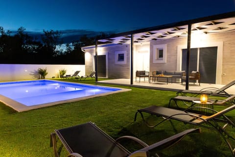 Night, Natural landscape, Swimming pool, sunbed