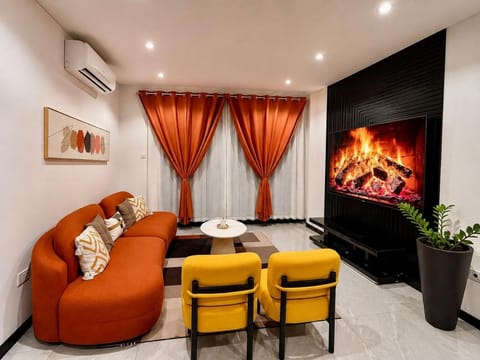 Communal lounge/ TV room, TV and multimedia, Living room, Seating area, Evening entertainment, air conditioner