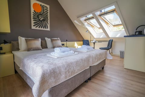 Bed, Photo of the whole room