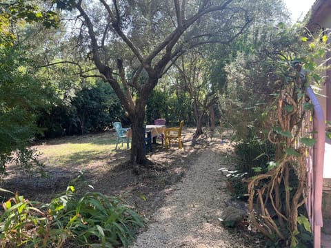 Villa Marguerite jardin et parking 20min Avignon et St Remy Villa in Provence-Alpes-Côte d'Azur