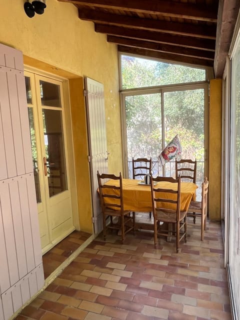 Villa Marguerite jardin et parking 20min Avignon et St Remy Villa in Provence-Alpes-Côte d'Azur