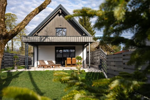 Property building, Day, Garden, Garden view