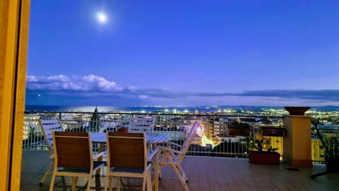 Night, Natural landscape, View (from property/room), Balcony/Terrace, Dining area, City view, Sea view
