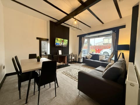 TV and multimedia, Living room, Dining area