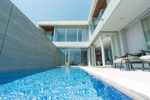Swimming pool, Swimming pool