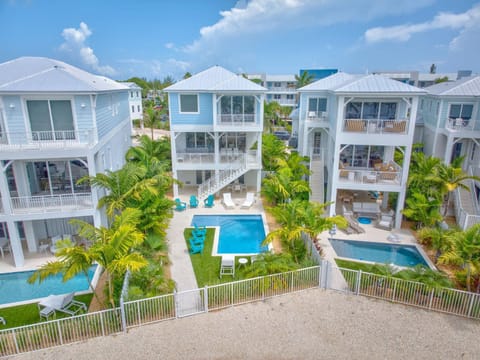 Emerald Tides - Luxury Oceanfront Home, Private Pool, 30' Dock House in Marathon