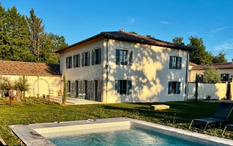 Property building, Garden, Garden view, Pool view, Swimming pool, sunbed