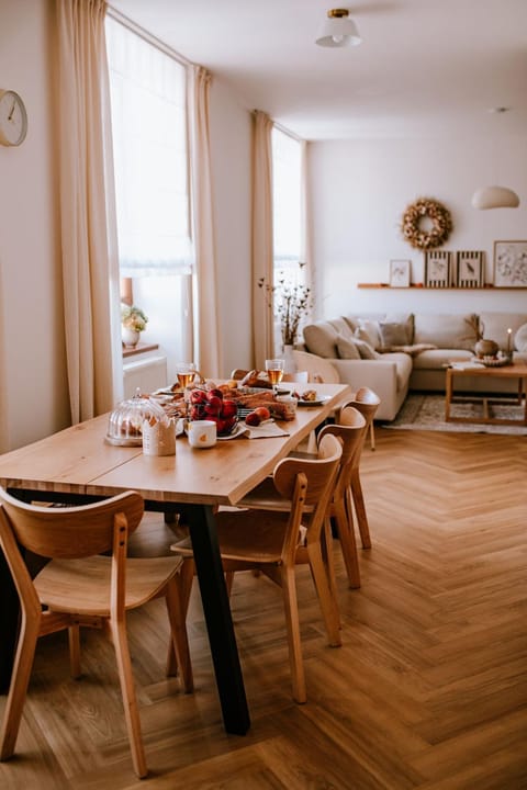 Food and drinks, Dining area