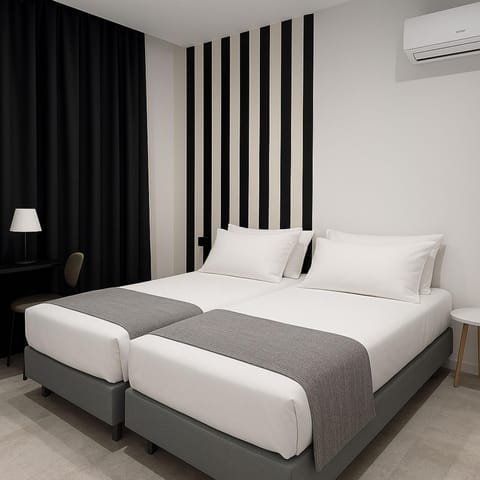 Bed, Photo of the whole room, Bedroom, air conditioner