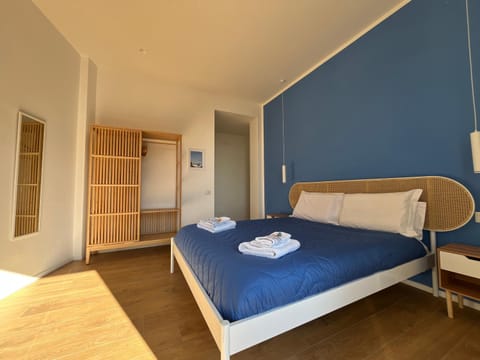 Bed, Bird's eye view, TV and multimedia, View (from property/room), Bedroom, Sea view, furniture, wardrobe
