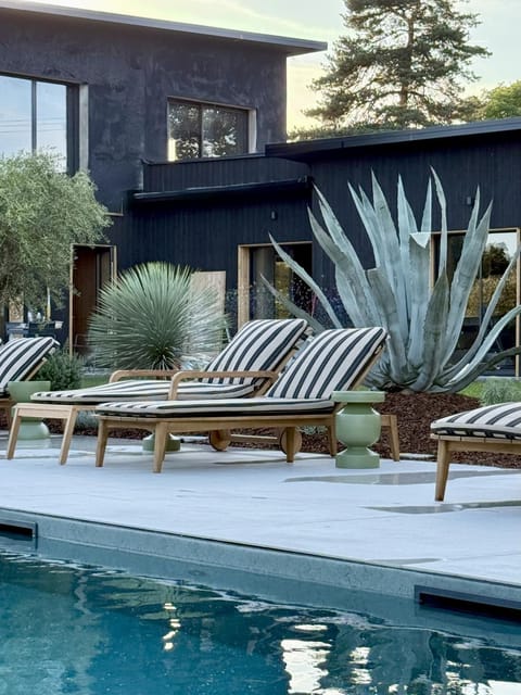Garden, Garden view, Pool view, Swimming pool, sunbed