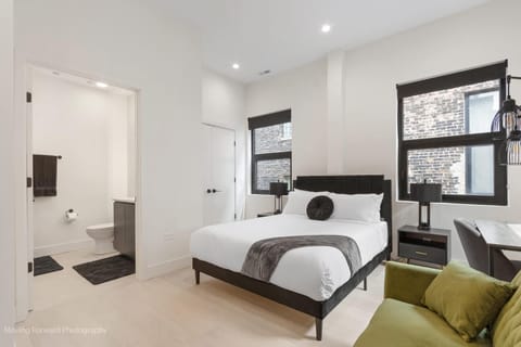 River North Private Deck With In and Out Parking Apartment in River North