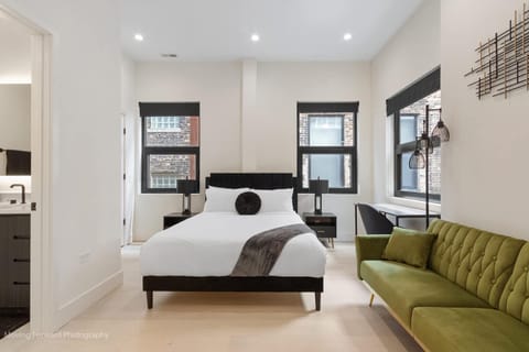 River North Private Deck With In and Out Parking Apartment in River North