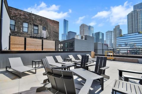 River North Rooftop With In and Out Parking 3 Apartment in River North