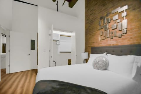 River North Rooftop With In and Out Parking 3 Apartment in River North