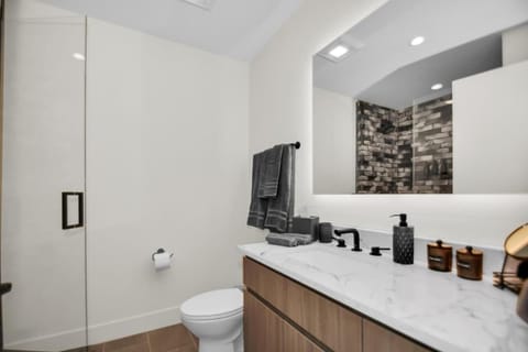 River North Rooftop With In and Out Parking 3 Apartment in River North