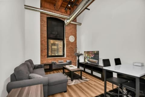 River North Rooftop With In and Out Parking 3 Apartment in River North