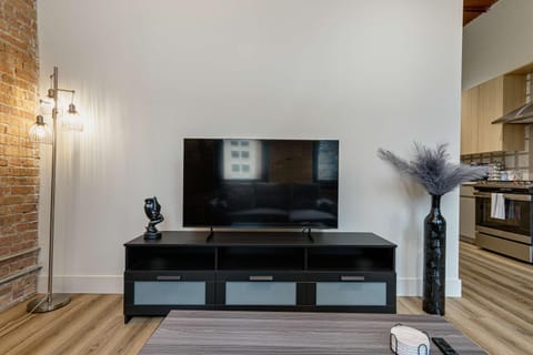 River North Rooftop With In and Out Parking 5 Apartment in River North