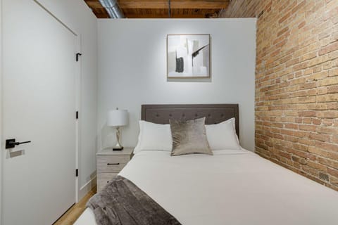 River North Rooftop With In and Out Parking 5 Apartment in River North