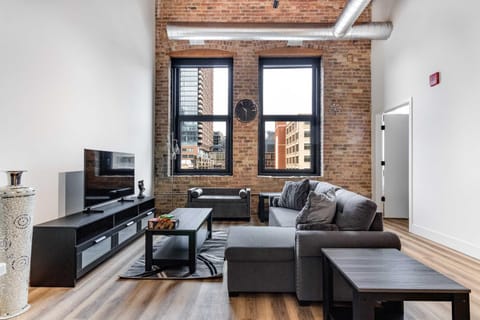 River North Rooftop With In and Out Parking 6 Apartment in River North