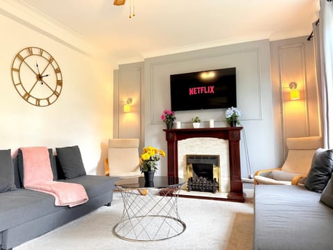 TV and multimedia, Living room, Seating area