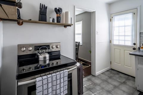 Relaxed 2BR Apt in Moraine with Office Space and Washer & Dryer Apartment in Kettering