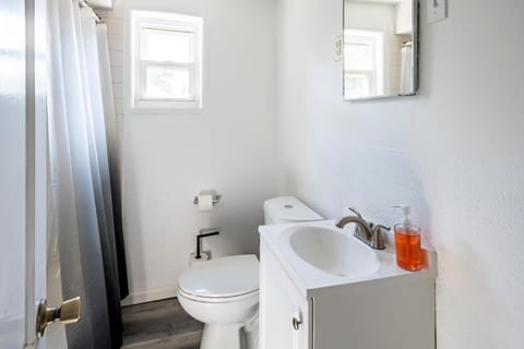 Relaxed 2BR Apt in Moraine with Office Space and Washer & Dryer Apartment in Kettering