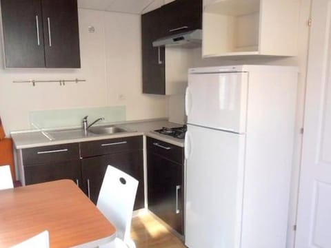 Mobil home pour 8 personnes avec terrasse accessible - API-1-52-408 Campground/ 
RV Resort in Auvergne-Rhône-Alpes