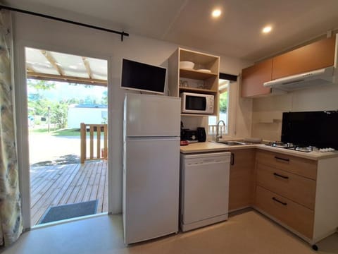 Mobil-home 3 chambres avec terrasse à Valbonnais - API-1-52-473 Campground/ 
RV Resort in Provence-Alpes-Côte d'Azur