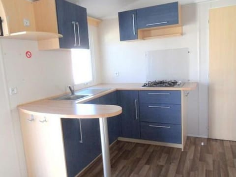 Mobil home avec Terrasse à Mialet - 6 personnes - API-1-52-510 Campground/
RV Resort in Auvergne-Rhône-Alpes