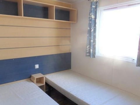 Mobil home avec Terrasse à Mialet - 6 personnes - API-1-52-510 Campground/
RV Resort in Auvergne-Rhône-Alpes