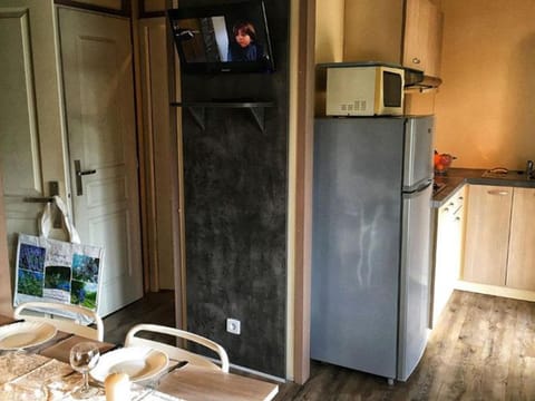 Chalet confort avec terrasse - 5 personnes - API-1-52-621 Campground/
RV Resort in Provence-Alpes-Côte d'Azur