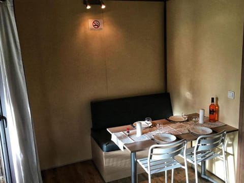 Chalet confort avec terrasse - 5 personnes - API-1-52-621 Campground/
RV Resort in Provence-Alpes-Côte d'Azur