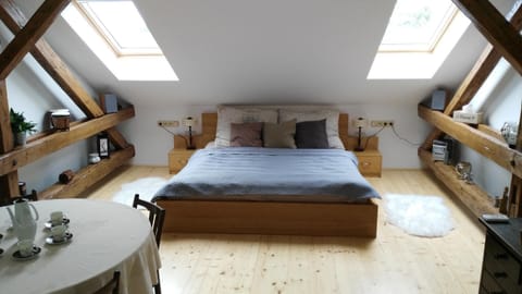 Bed, Living room, Photo of the whole room, Seating area, Bedroom