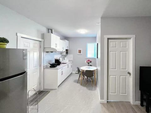 Kitchen or kitchenette, Dining area, oven, stove, toaster