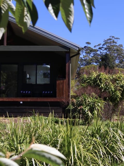 Property building, Patio, Garden, Garden, Balcony/Terrace, Garden view