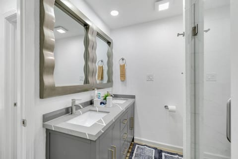 Shower, Bathroom, towels