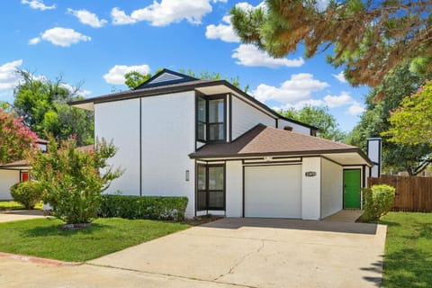 Property building, Spring, Day, Neighbourhood, Garden, Garden view, Street view