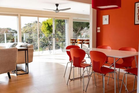 Tea Tree on Tasman - Central Serenity with Gardens House in Bicheno