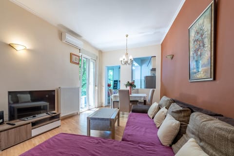 TV and multimedia, Living room, Photo of the whole room, Evening entertainment