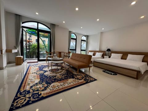 Bed, Photo of the whole room, Seating area
