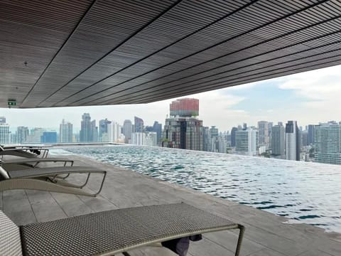 Balcony/Terrace, City view, Pool view, Swimming pool, Swimming pool, sunbed