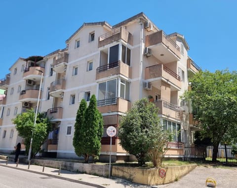 Apartman LEJA Apartment in Budva