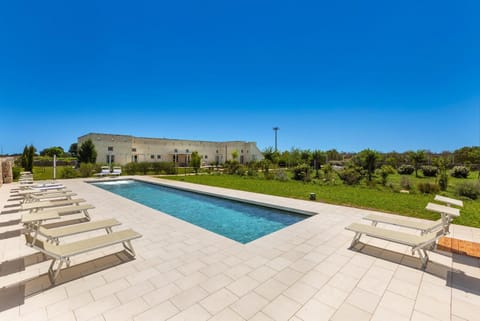 Swimming pool, sunbed