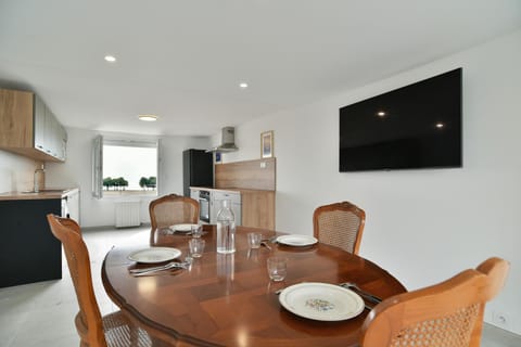 Kitchen or kitchenette, Living room, Dining area