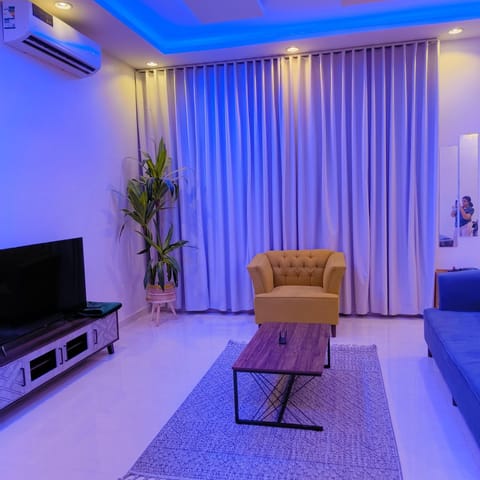 TV and multimedia, Seating area, air conditioner