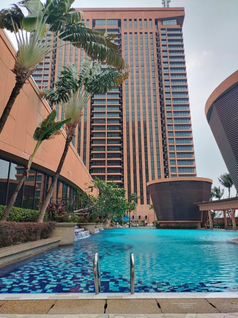 Property building, Day, Pool view, Swimming pool