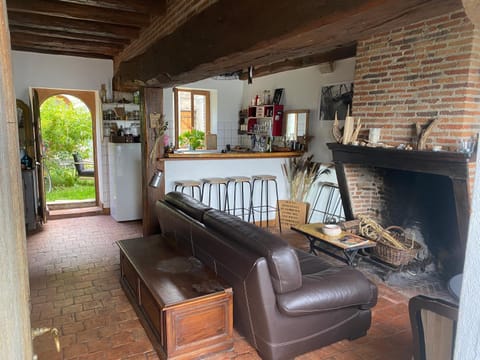 Maison de marinier les pieds dans l'eau face à la Loire House in Centre-Val de Loire