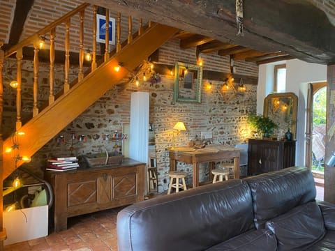 Maison de marinier les pieds dans l'eau face à la Loire House in Centre-Val de Loire