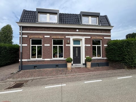 Property building, Neighbourhood